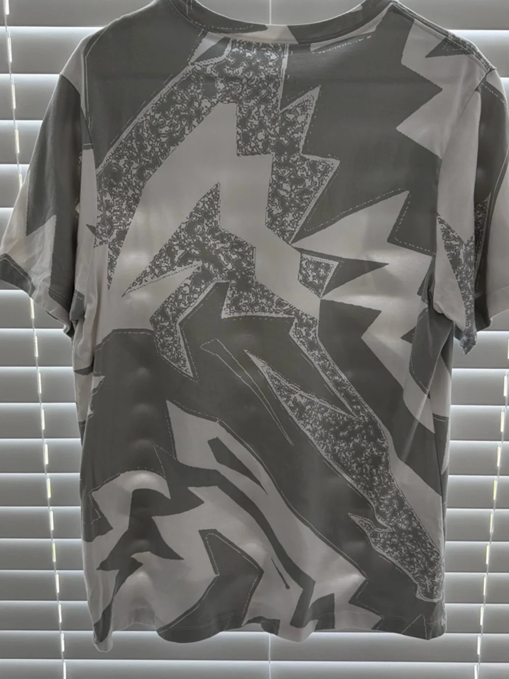 Nike Jordan Men’s Gray & White Graphic Tee